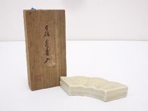 尚美堂造　黄磁扇面香合